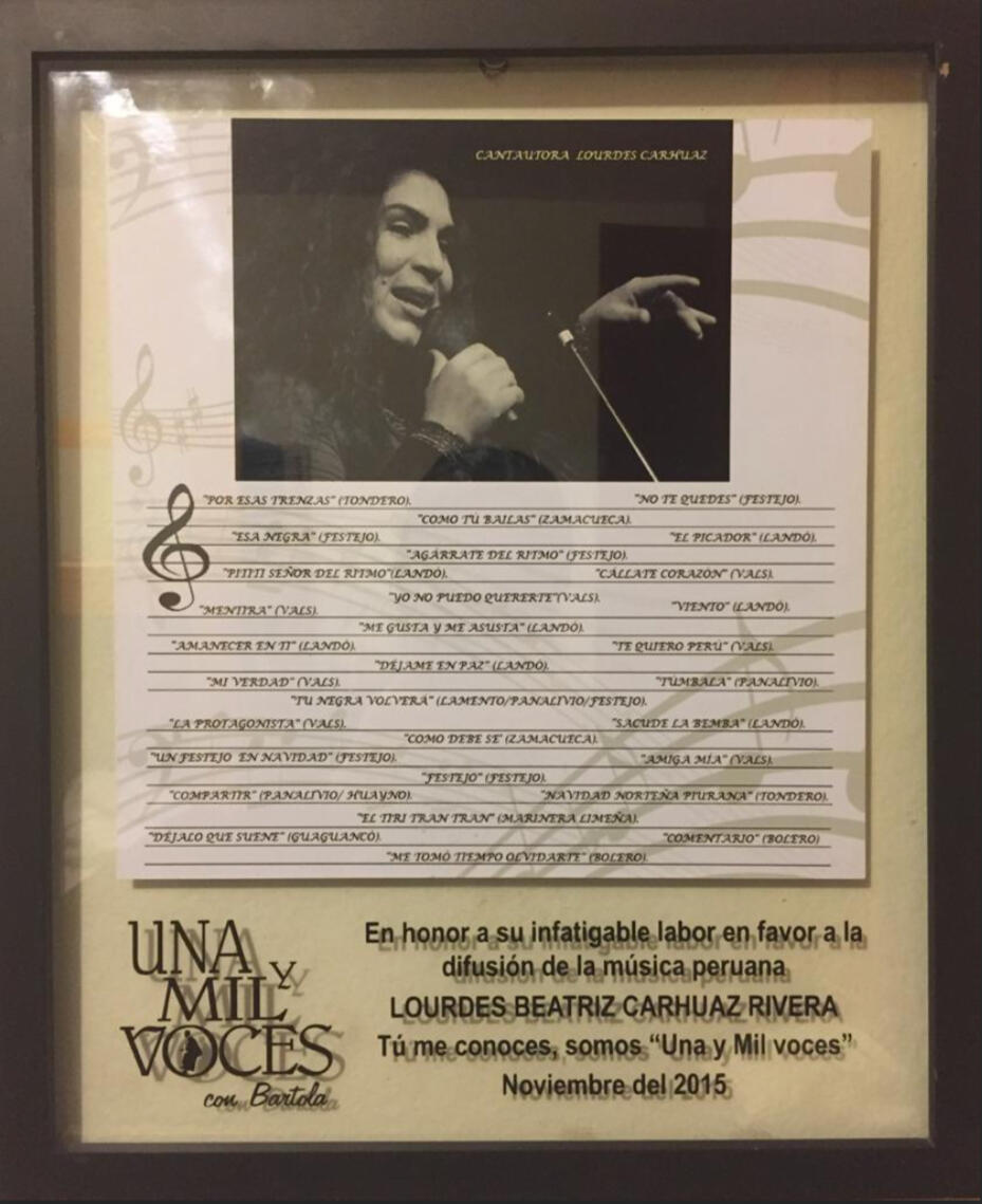 Reconocimiento “En honor a su infatigable labor en favor a la difusión de la música peruana”, del programa “Una y Mil Voces”, otorgado en noviembre del 2015.